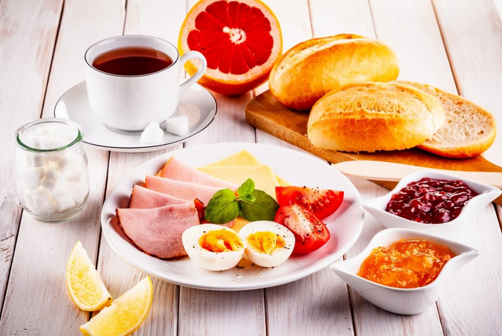 Salute, chi fa una ricca colazione brucia il doppio delle calorie 1 Dolce o salata, meglio una ricca colazione che una cena abbondante