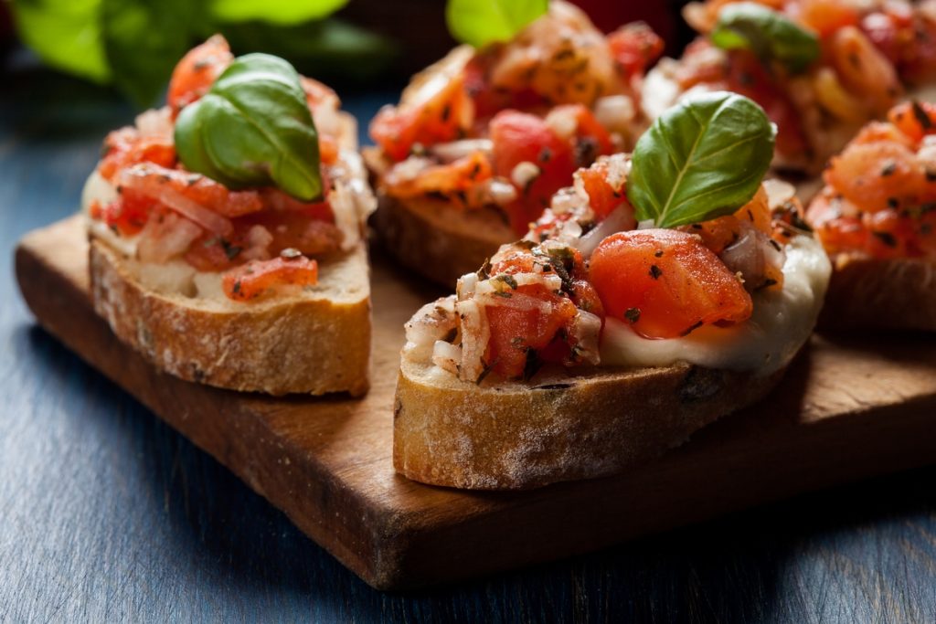 La Dieta Mediterranea può ridurre i livelli di colesterolo gia' dopo un mese 1 In 4 settimane la Dieta Mediterranea riduce il livello i colesterolo nel sangue