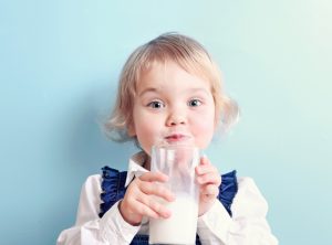 Latte d&rsquo;asina: cos&rsquo;&egrave;, benefici, valori nutrizionali, usi in bellezza