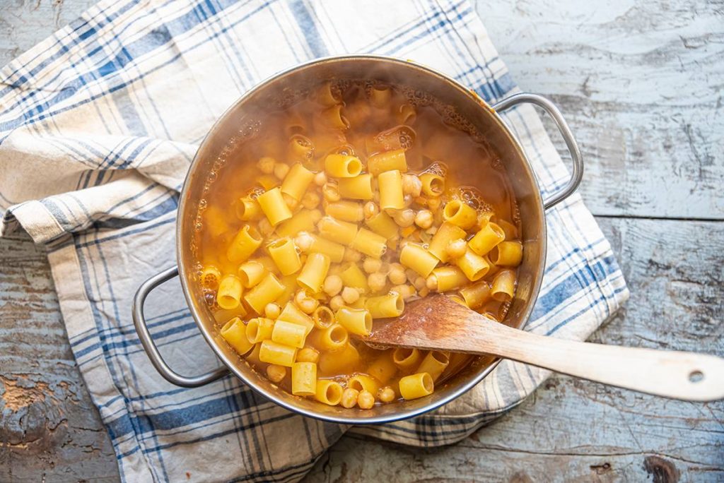 Pasta e ceci: una ricetta veloce, facile e nutriente 5 pasta ceci
