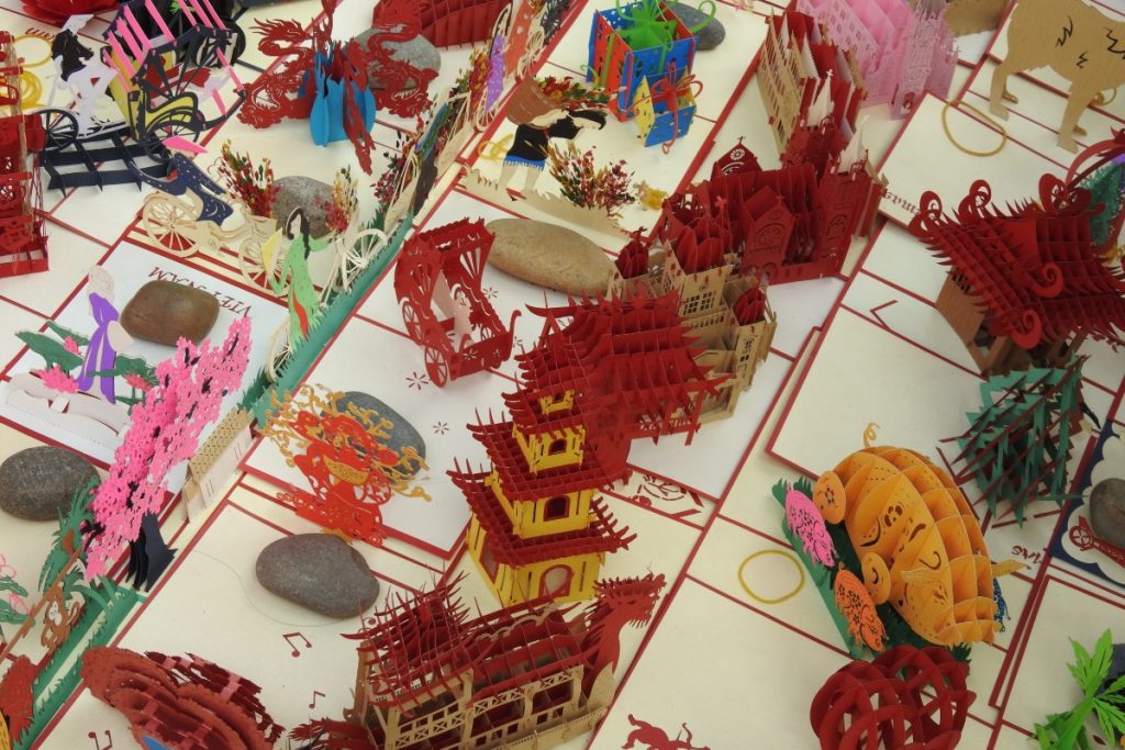 Viaggio in Vietnam: il Sud e il Centro tra templi, mare, frutta esotica e grattacieli 8 saigon artigianato 2