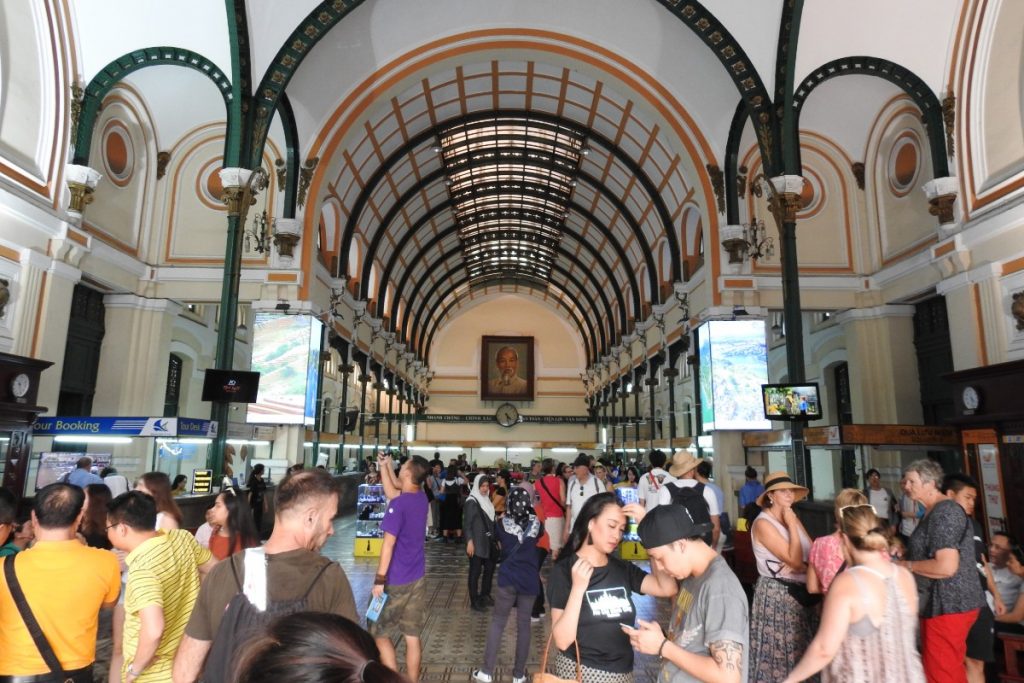 Viaggio in Vietnam: il Sud e il Centro tra templi, mare, frutta esotica e grattacieli 7 saigon palazzo della posta 2