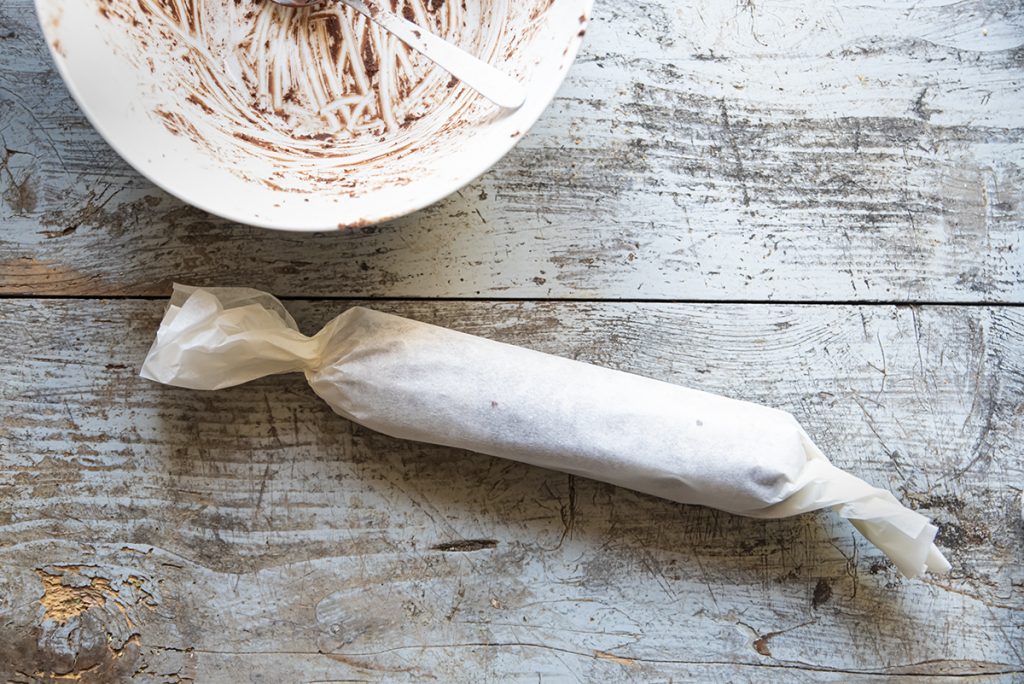 Salame di cioccolato light, senza burro e uova 5 salame avvolto