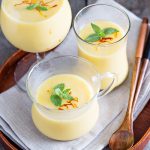 Smoothie di mango e zafferano 1 smoothie di mango e zafferano