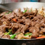 Straccetti di vitello e carciofi, un secondo della tradizione culinaria laziale 1 straccetti vitello carciofi