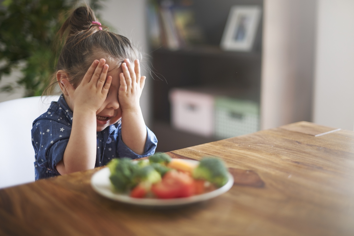 Autismo: che cos'è, epidemiologia, storia, cause, diagnosi, falsi miti e trattamenti 8 autismo e comportamento alimentare nei bambini
