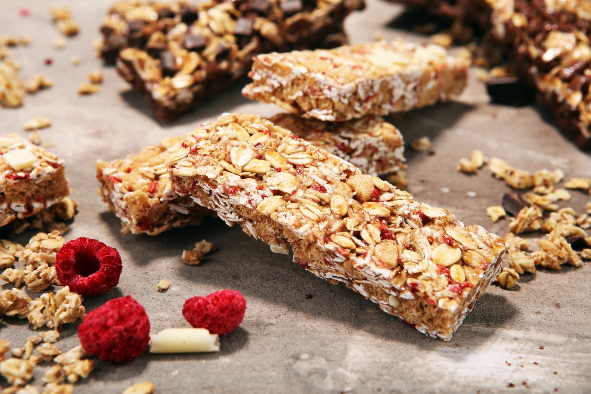 Barrette ai cereali: ricette per preparale a casa! 1 barrette ai cereali con frutta da preparare a casa