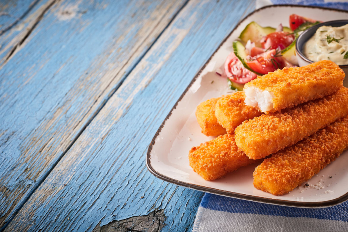 #iorestoacasa e cucino: 10 ricette di Melarossa da preparare insieme ai tuoi bambini 1 ricette con i bambini: bastoncini di pesce