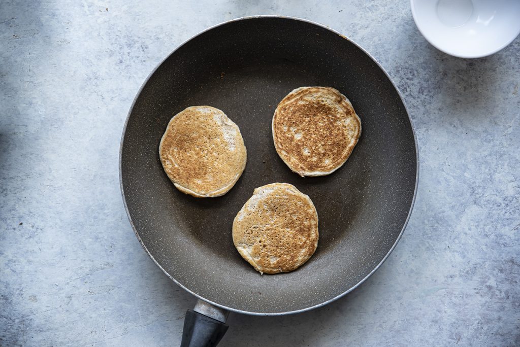Blinis integrali senza panna, con salmone affumicato e yogurt 5 blinis quattro