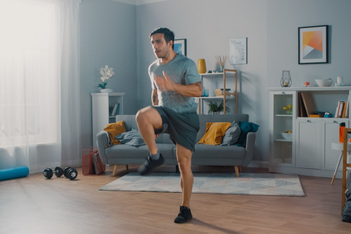 Home fitness: 10 programmi di Melarossa per allenarti a casa 8 camminata attiva a casa