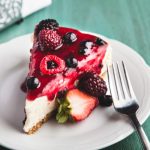 Cheesecake light al cioccolato con frutti di bosco 1 cheesecake light al cioccolato fondente