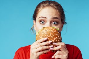 Il cibo spazzatura danneggia la memoria. La conseguenza? Pi&ugrave; voglia di junk food
