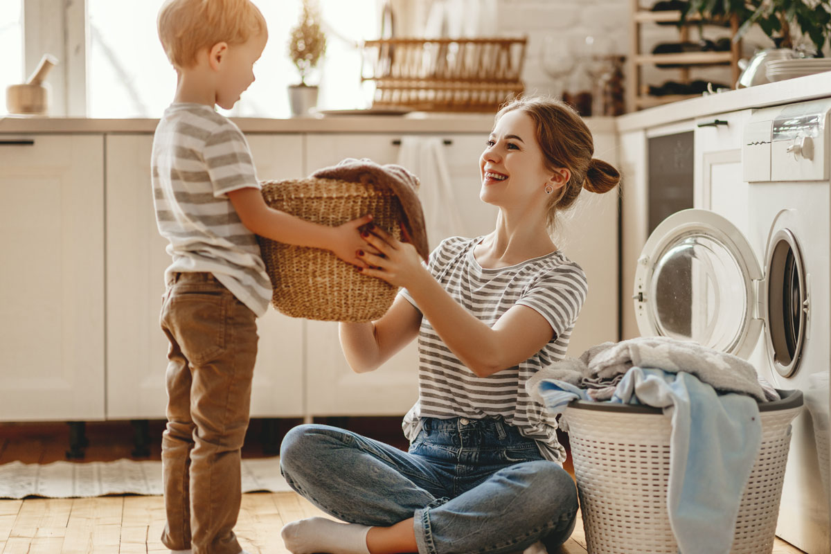 Coronavirus e famiglie a casa con figli: i consigli per organizzare spazi e attività 1 coronavirus famiglie a casa organizzazione attività domestiche