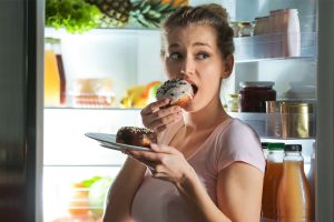 Quarantena e cibo: i consigli della psicologa per gestire l&rsquo;alimentazione e la fame nervosa