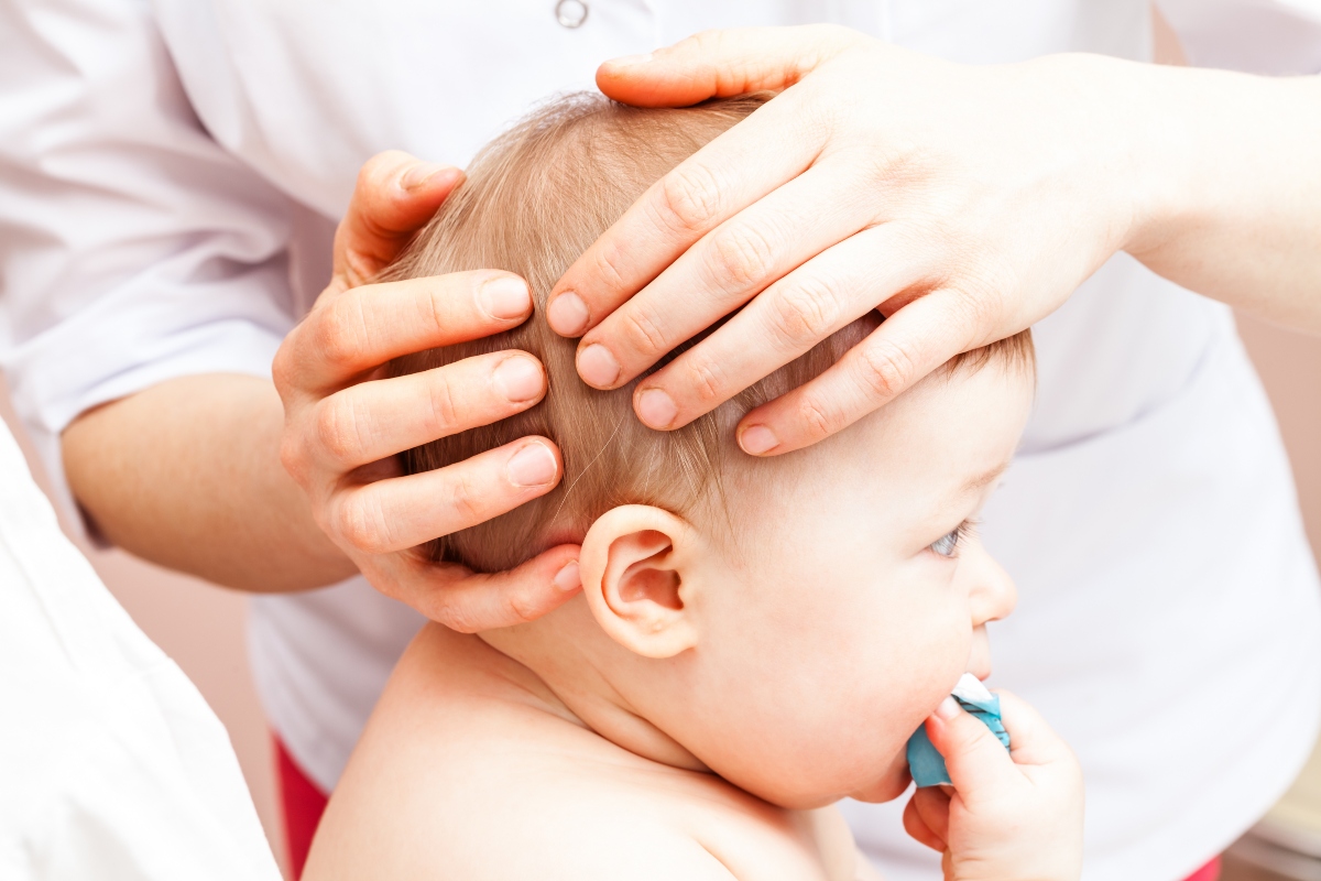 Osteopatia: che cos'è, cosa cura, principi, benefici, controindicazioni 4 osteopatia e bambini