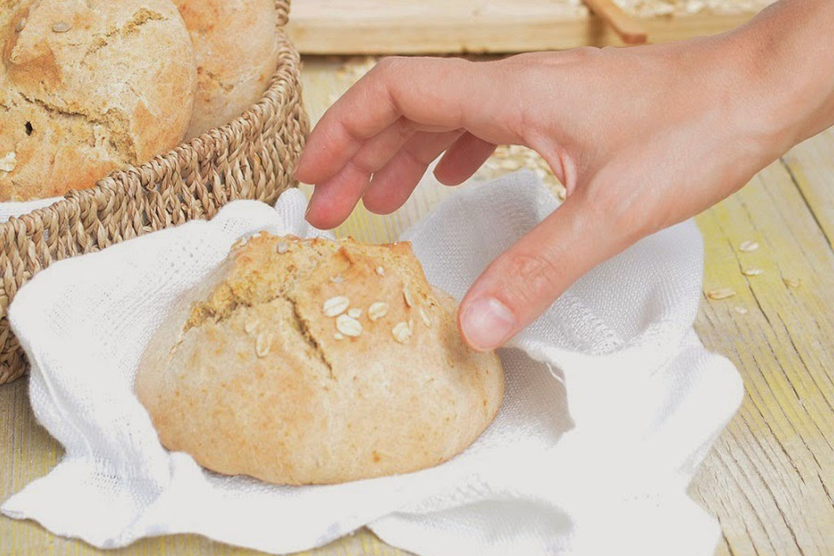 3 ricette da provare per sostituire il lievito di birra 3 Panini con farina di farro integrale senza lievito