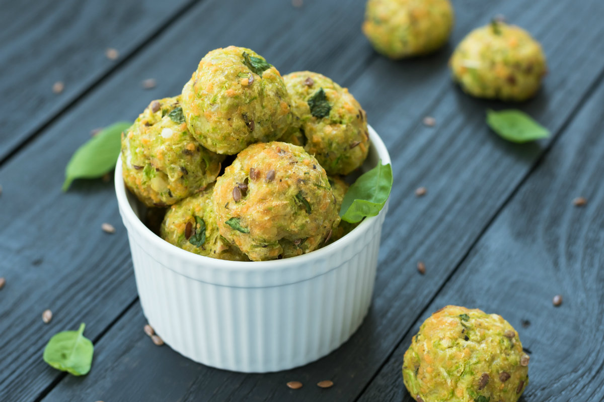#iorestoacasa e cucino: 10 ricette di Melarossa da preparare insieme ai tuoi bambini 5 ricette da fare con bambini: polpette di verdure