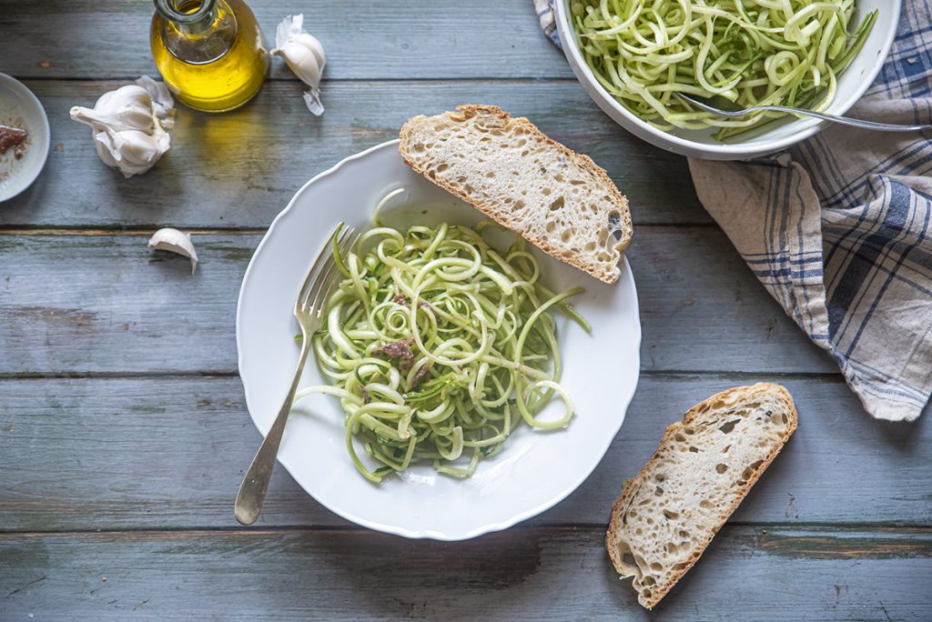 Puntarelle alla romana: un contorno sano e veloce 5 preparazione finale alici