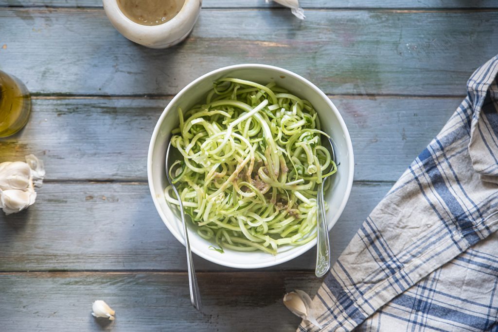 Puntarelle alla romana: un contorno sano e veloce 4 preparazione tre puntarelle alici