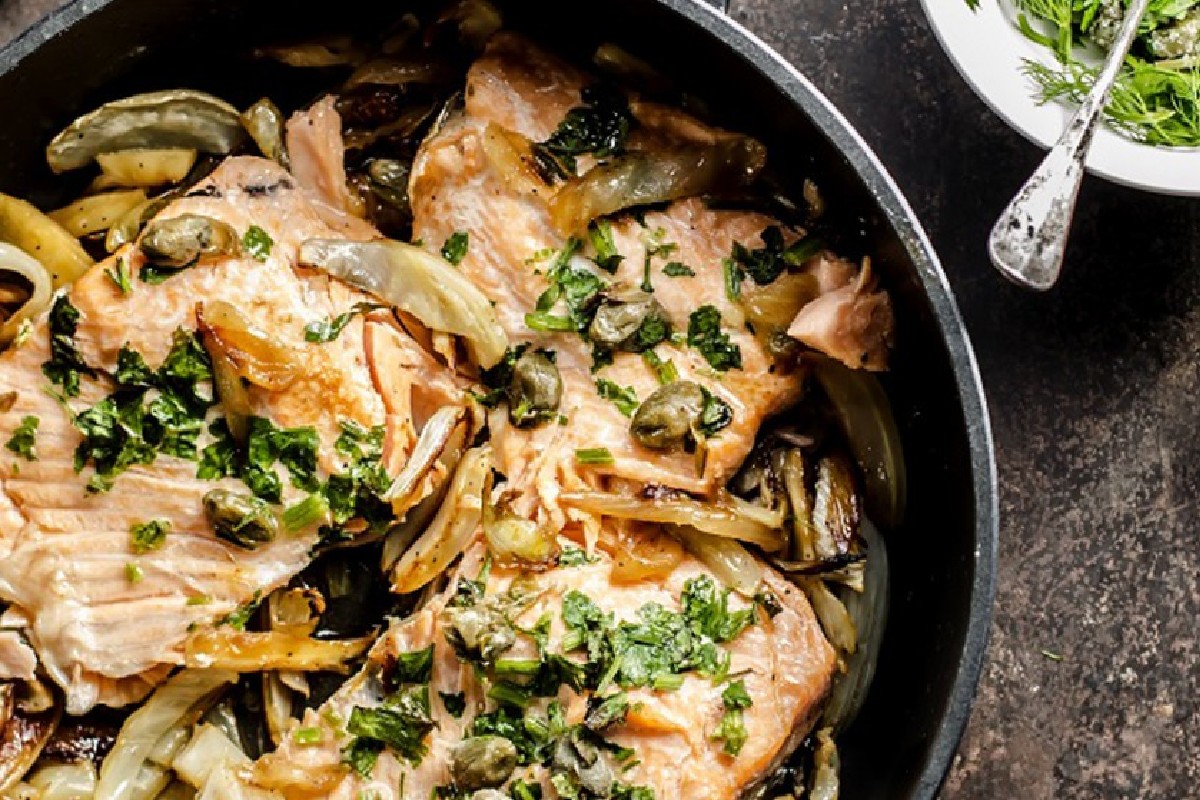 Stanchezza primaverile: le ricette per combatterla 6 salmone al forno con finocchi