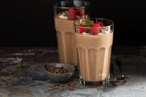 Smoothie con carruba, banana e pera