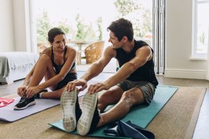 Fare sport a casa: perch&eacute; &egrave; importante e cosa mangiare prima e dopo l&rsquo;allenamento. I consigli del nutrizionista