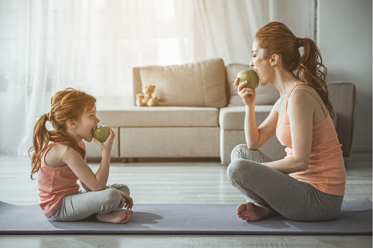 Fare sport a casa: perché è importante e cosa mangiare prima e dopo l'allenamento. I consigli del nutrizionista 1 sport a casa cosa mangiare prima e dopo allenamento