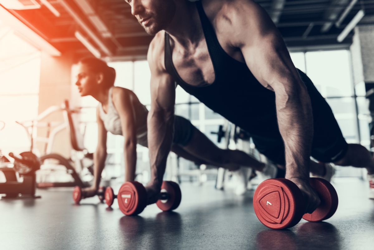 Home fitness: 10 programmi di Melarossa per allenarti a casa 1 programma di allenamento full body per uomini e donne