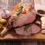 Agnello porchettato di Pasqua al forno, la ricetta gustosa e veloce 2 agnello porchettato pasqua