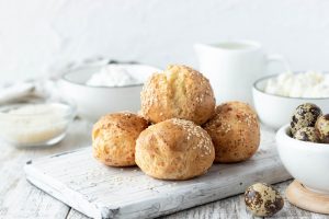Bign&egrave; con crema pasticcera senza glutine e senza lattosio