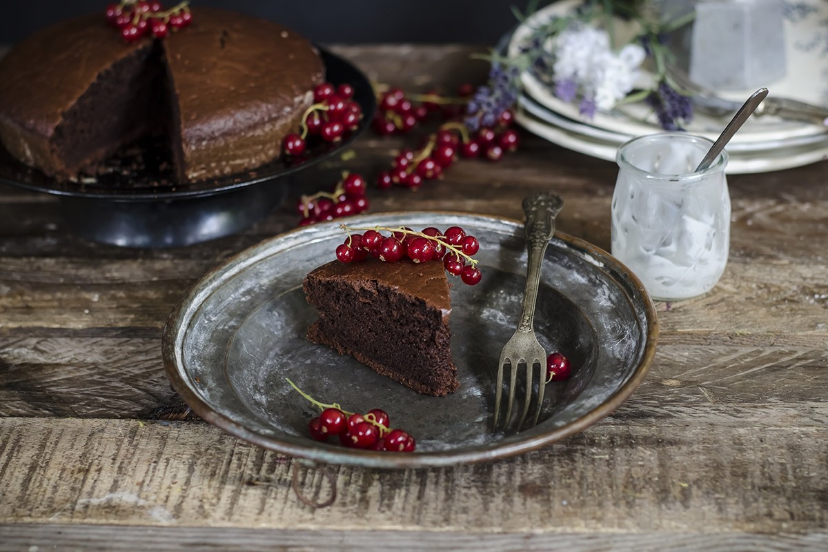 Ricette con cioccolato: idee golose da provare anche a dieta 27 Ricette con cioccolato: torta light al cacao e yogurt