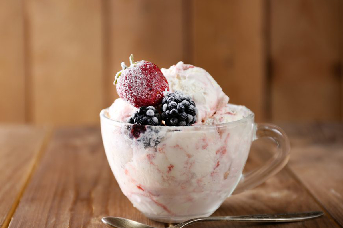 Yogurt greco: che cos'è, differenze con lo yogurt tradizionale, benefici e le migliori ricette 8 Yogurt greco: gelato allo yogurt senza gelatiera