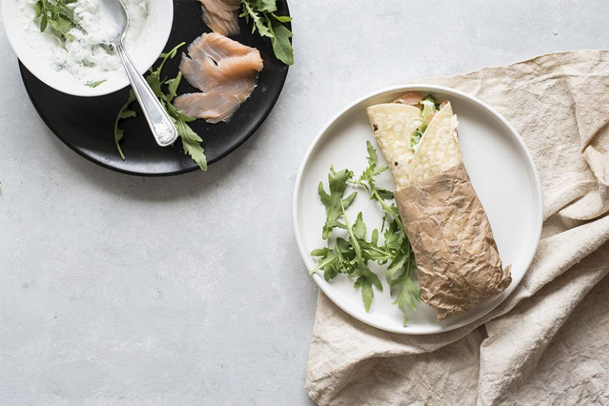 Yogurt greco: che cos'è, differenze con lo yogurt tradizionale, benefici e le migliori ricette 10 Yogurt greco: piadina con salmone e yogurt