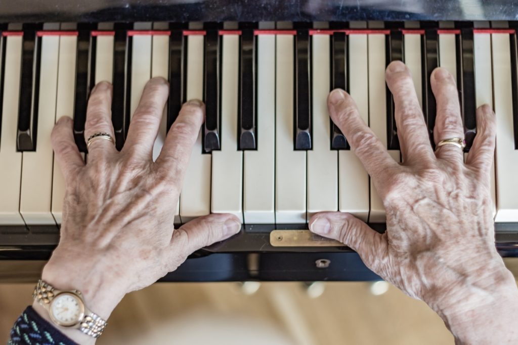 Parkinson: cos'è, epidemiologia, cause, tipi, sintomi, cura e prevenzione 4 Parkinson cause e fattori di rischio
