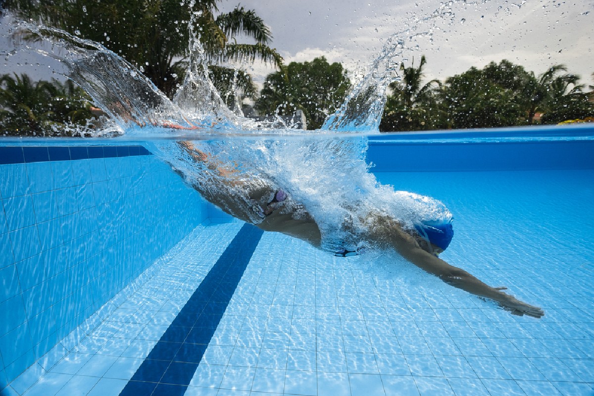 Non stressare i capelli durante l'attività fisica 5 capelli piscina