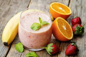 Smoothie di fragole e banane: la ricetta del frullato salutare