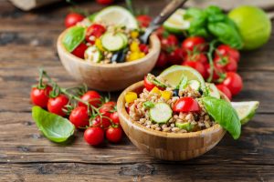Insalata di orzo: una ricetta vegetariana e completa