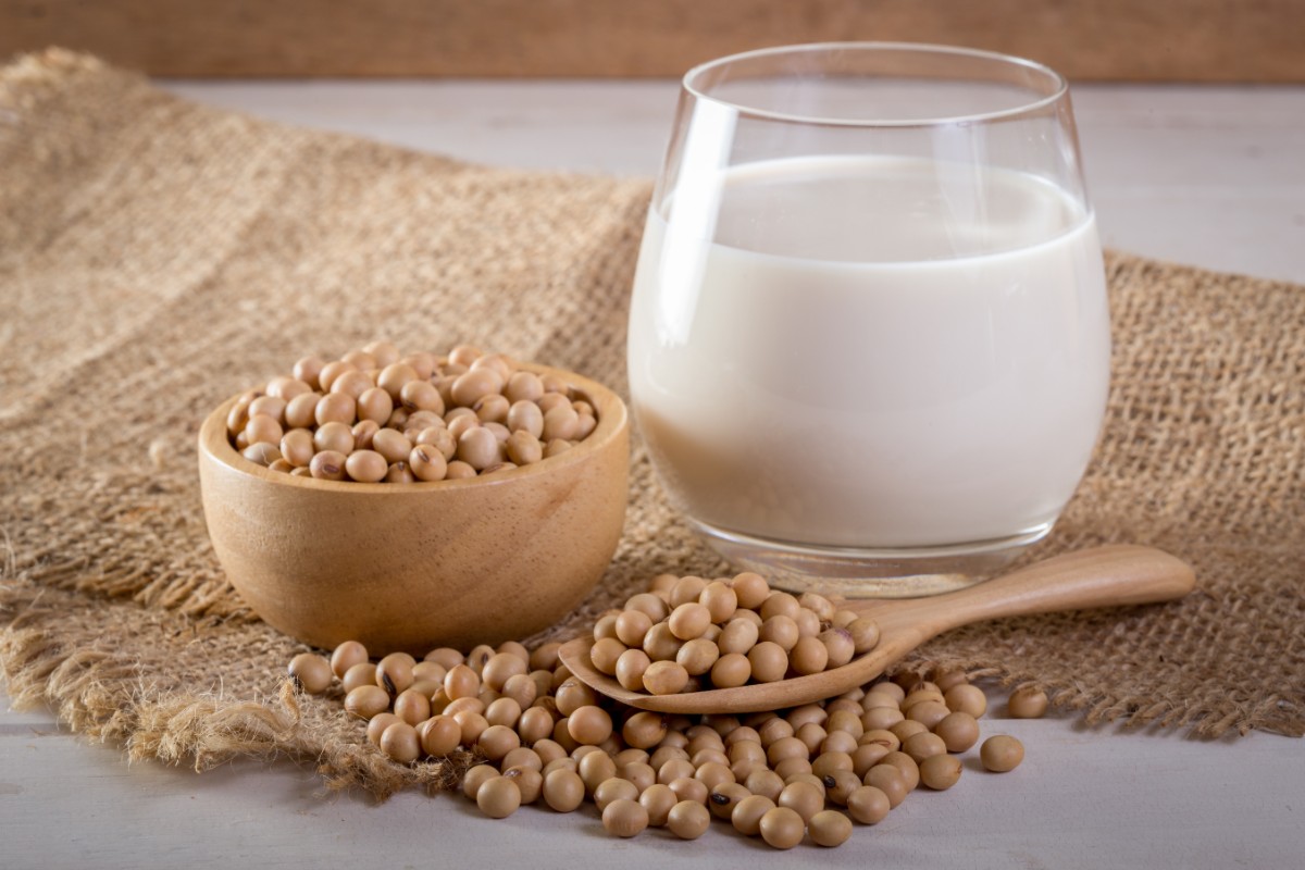 Cibi sotto le 100 calorie: 12 alimenti per variare la tua dieta 5 latte di soia cibi meno 100 calorie