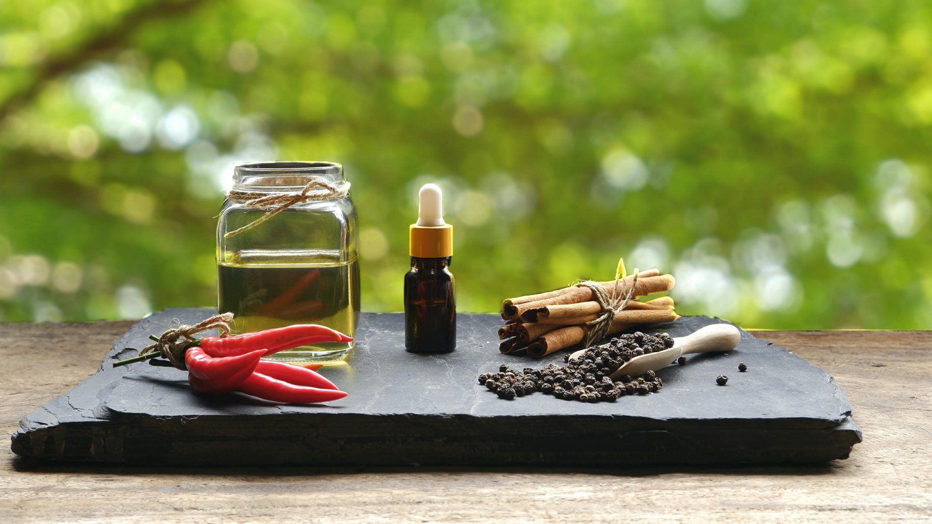 Peperoncino: tipi, proprietà, benefici e usi in cucina 3 olio per massaggio al peperoncino