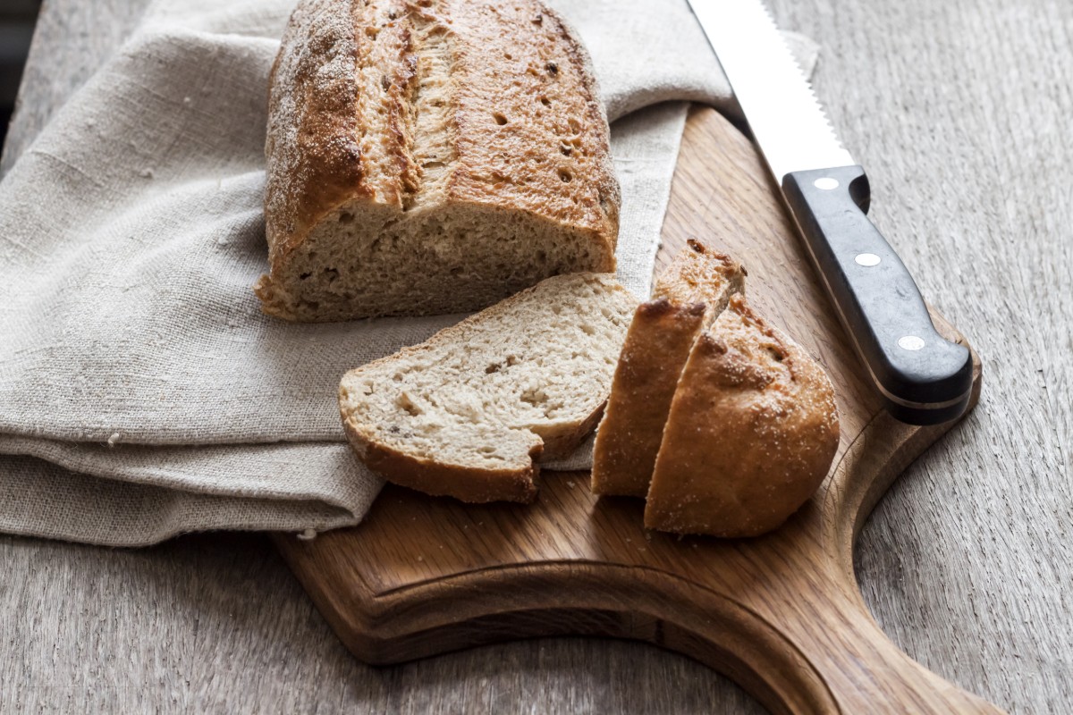 Cibi sotto le 100 calorie: 12 alimenti per variare la tua dieta 7 pane integrale cibi meno 100 calorie