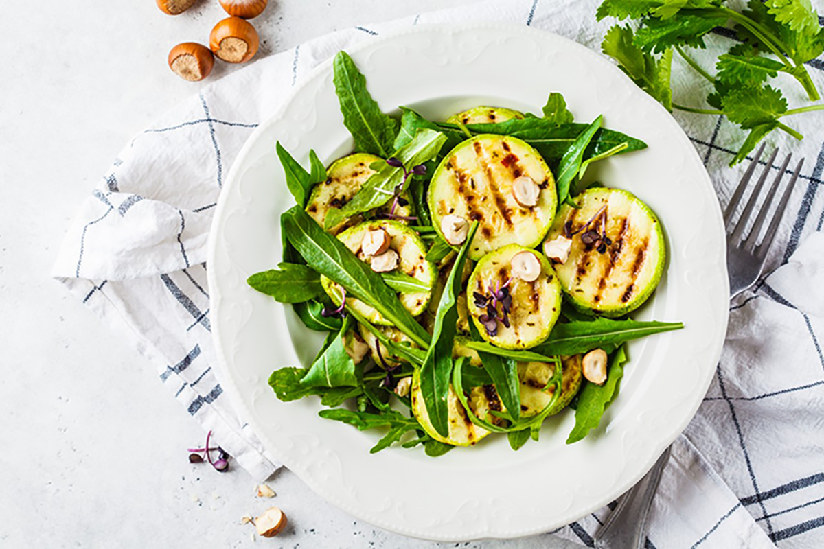 Ricette con la rucola: tante idee sane e sfiziose da preparare a casa 12 Ricette con rucola: insalatina di zucchine, rucola e pecorino