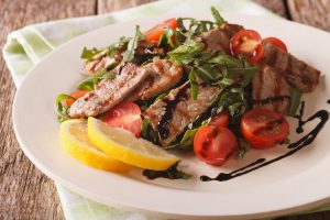 Straccetti con rucola e pachino: una ricetta facile e leggera