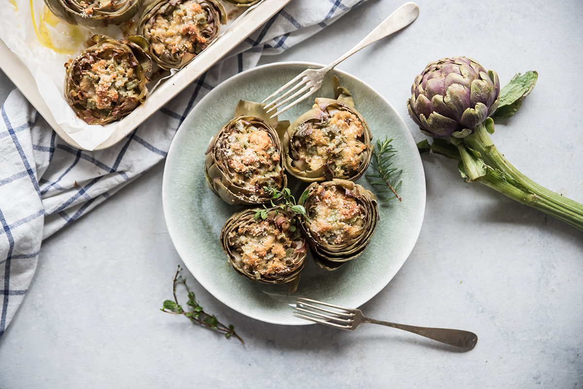 Verdure ripiene: 5 ricette veloci da provare 4 carciofi ripieni di pane alle erbe aromatiche