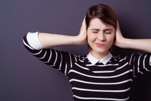 Acufene: cos&rsquo;&egrave;, classificazione, cause, cure e rimedi per fischio e ronzio