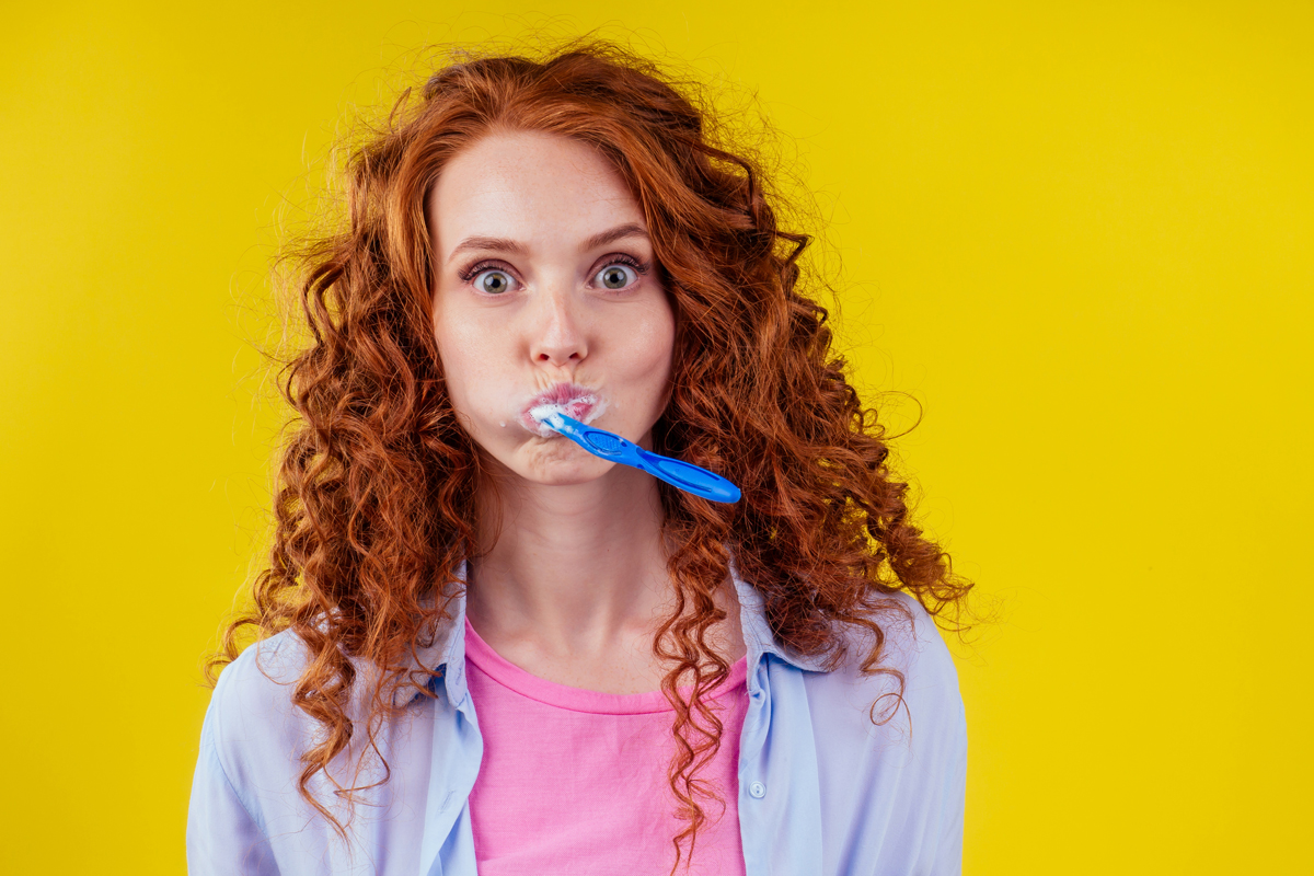 Denti sensibili e doloranti? Ecco le possibili cause 1 denti sensibili igiene