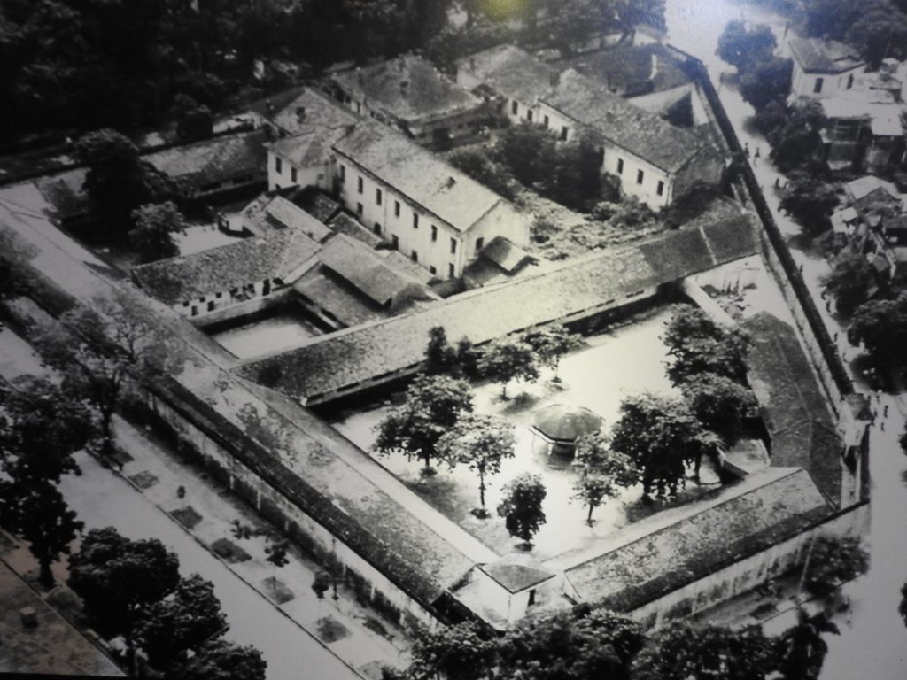 Viaggio in Vietnam: la capitale Hanoi al nord dell'isola 4 hanoi carcere di hoa lo 3