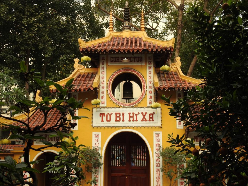 Viaggio in Vietnam: la capitale Hanoi al nord dell'isola 11 hanoi pagoda di quan su 3