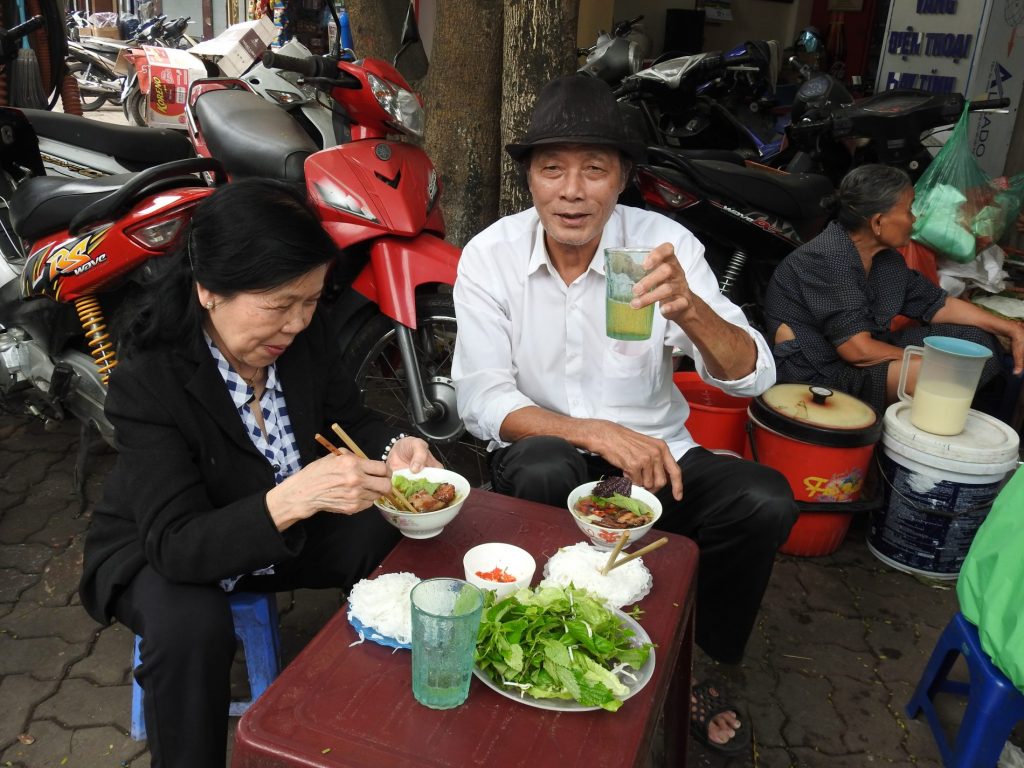 Viaggio in Vietnam: la capitale Hanoi al nord dell'isola 14 hanoi street food 5