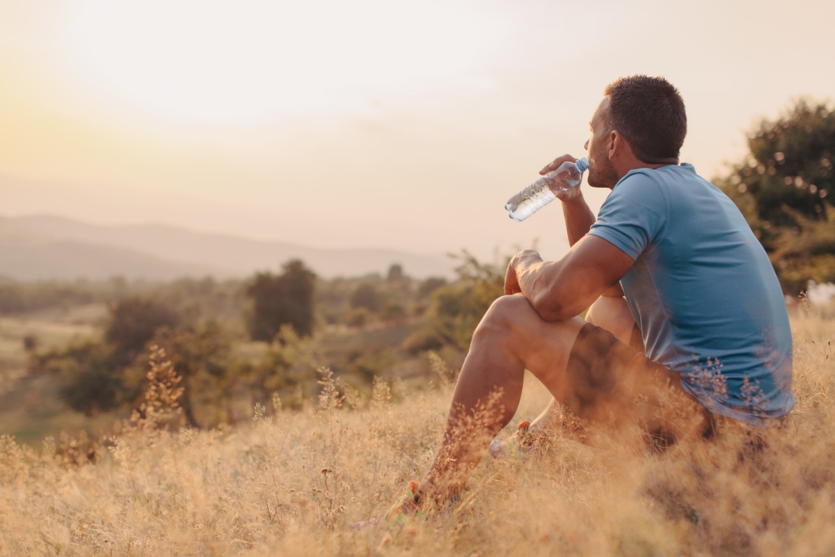 Due litri di acqua al giorno per sconfiggere le allergie stagionali 2 idratazione allergie stagionali