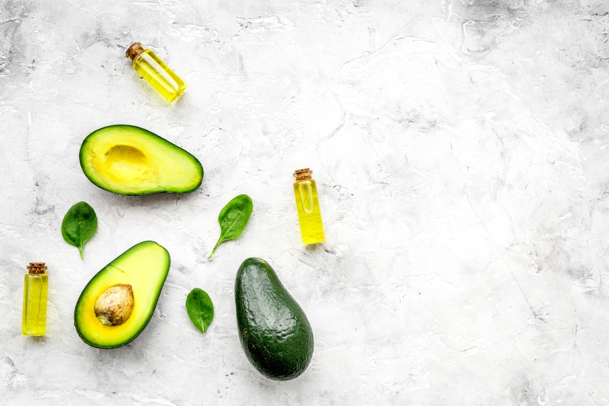 Oli vegetali: benefici, quali usare e come scegliere quelli più adatti alla tua pelle 3 oli vegetali: benefici dell'olio di avocado